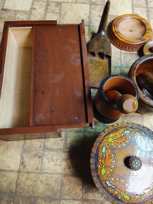 Дървени предмети подходящи за дома и за украса на механа