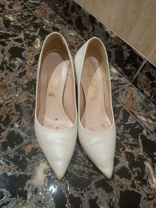 Pantofi cu toc culoarea alb mărime 39