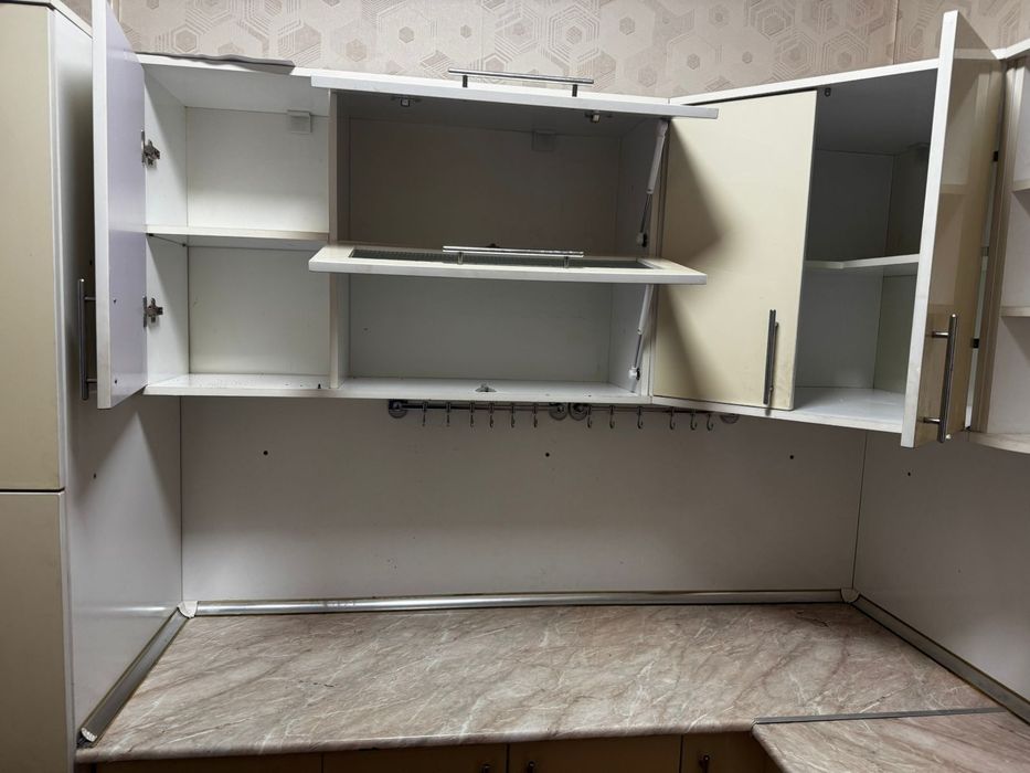Срочно продаю кухонный гарнитур