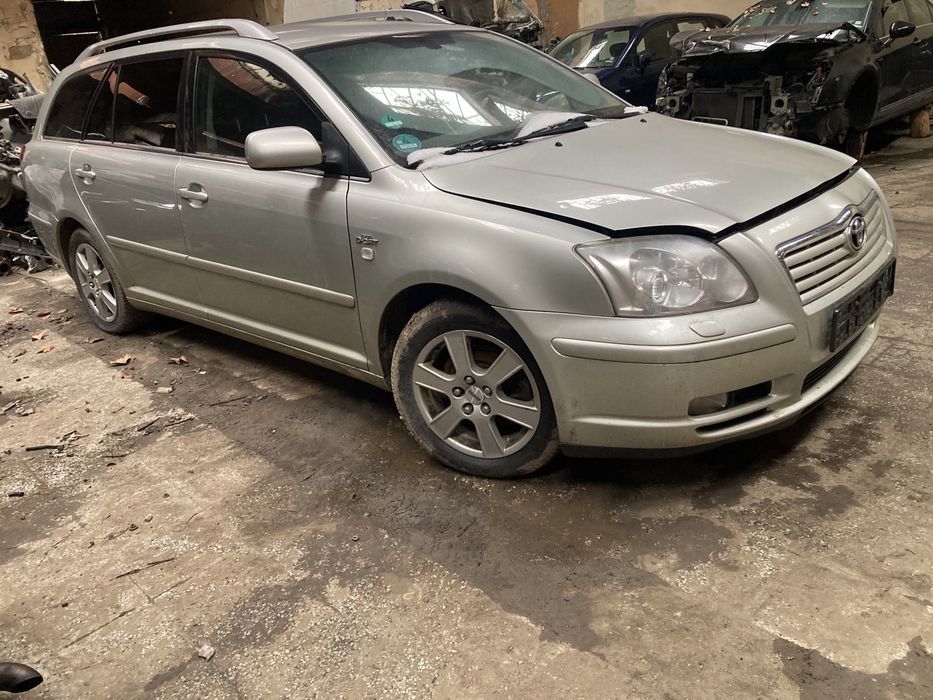 Продава се само на части Toyota Avensis T25 2006 година 1.8 i/ 2.0d4d