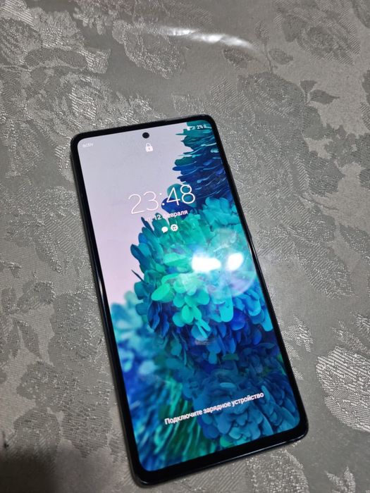 Samsung s20FE Продаётся