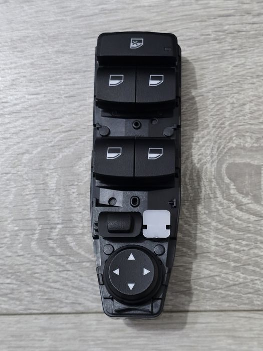 Buton geam electric stânga față BMW Seria 1 / X1 – OEM 61319208108