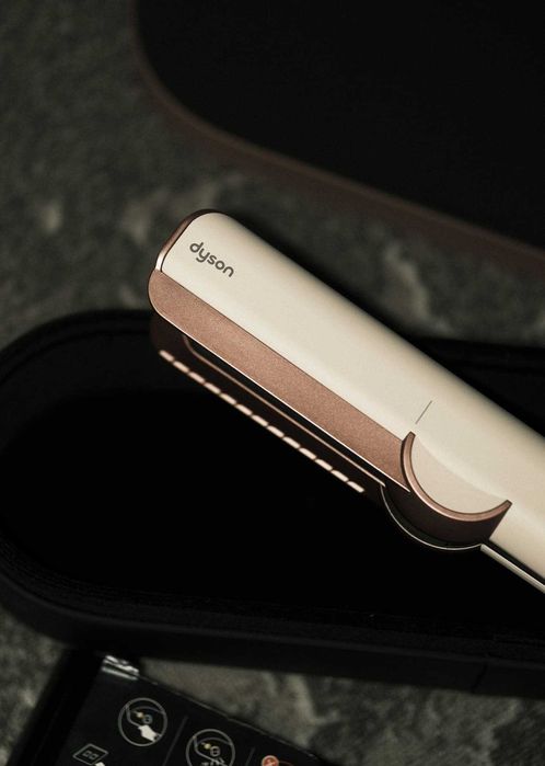 Оригинальный Dyson Airstrait с подставкой и кейсом