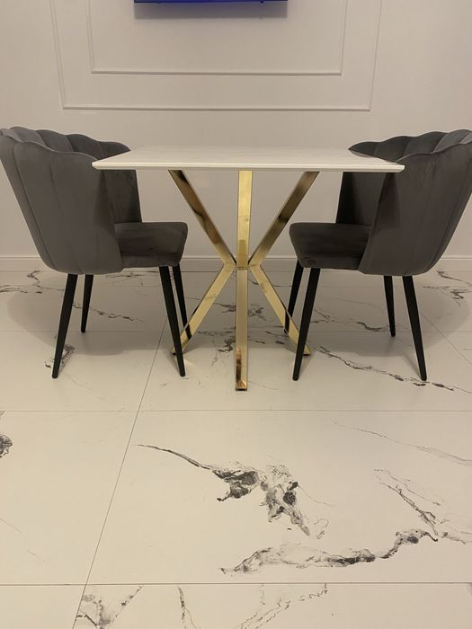 Set masa 80x80 cu 2 sau 4  scaune