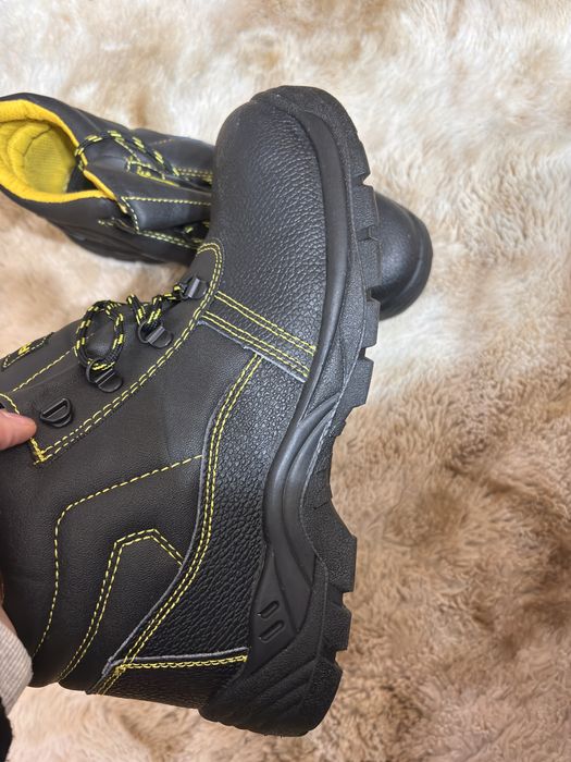 Bocanci NOI de protectie BRYERS/ marimea 45