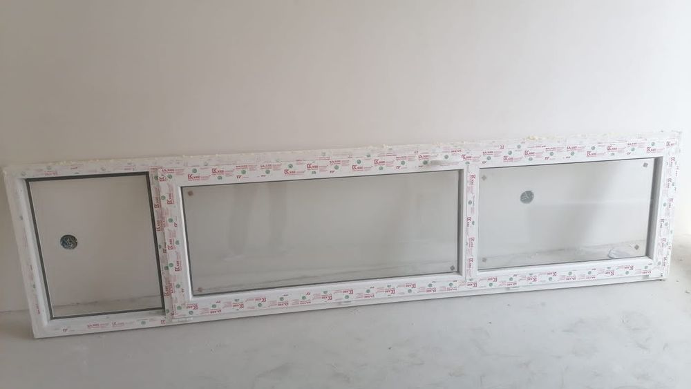 Пластиковая дверь