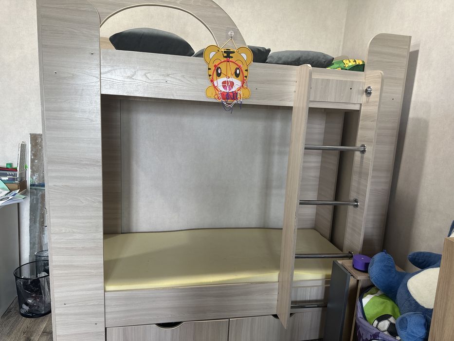 Продам кровать двухярусную