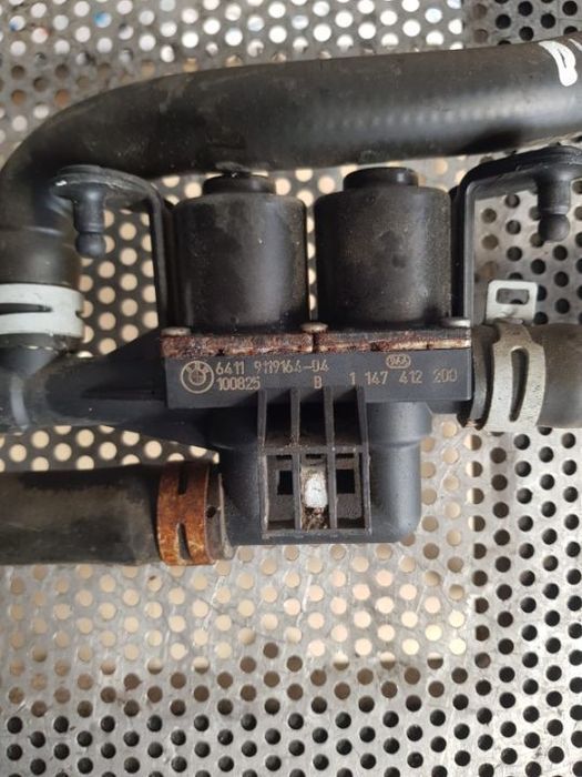 Pompa Secundara Auxiliara Preincalzitor Apa BMW F10 F11 F06 F07 F12 F13 F01 F02 X5 X6 Cod