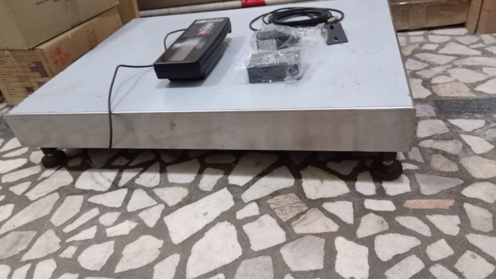 Торговые весы напольные .