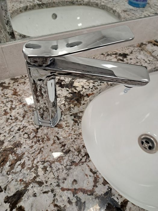 Продавам смесител  за баня Tilt Paffoni