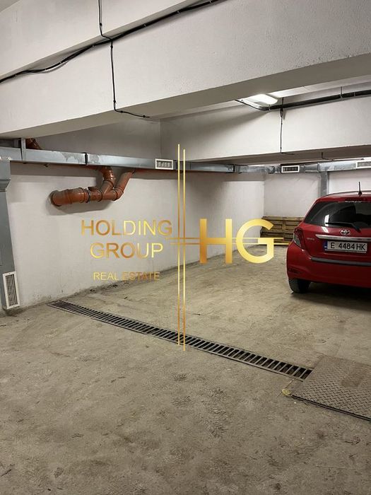 Продава се Гараж / Паркомясто в Варна, Лятно кино Тракия - 18 кв.м за 1500 €/кв.м - Снимка #1