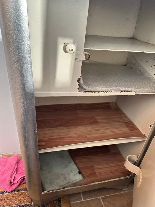 Сейф металлический несгораемый