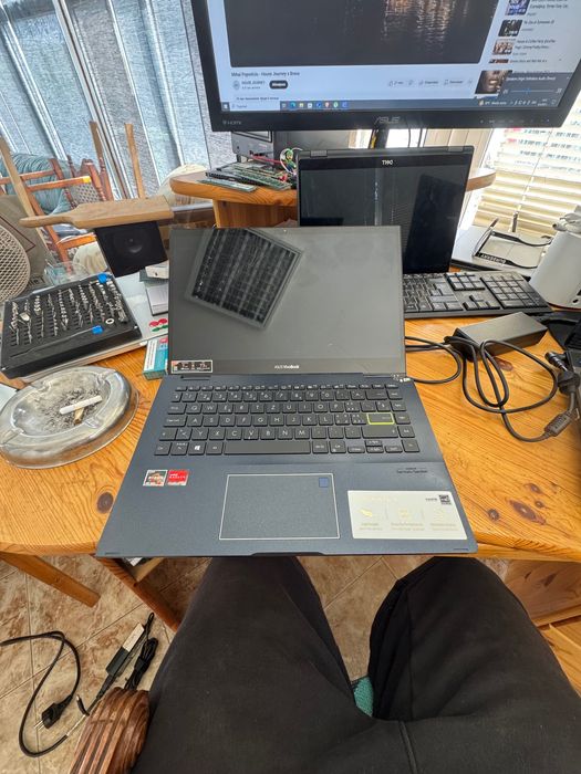 Asus Vivobook Flip 14 За части или ремонт