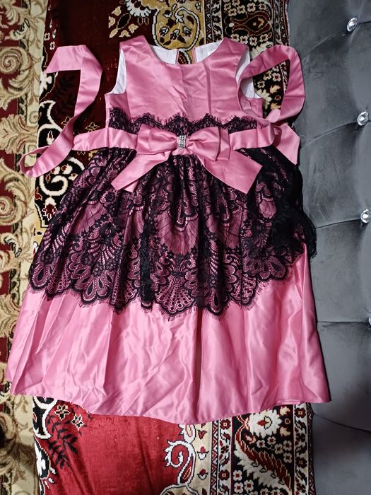 Бальное платье на девочку. За 2 платья 8000.