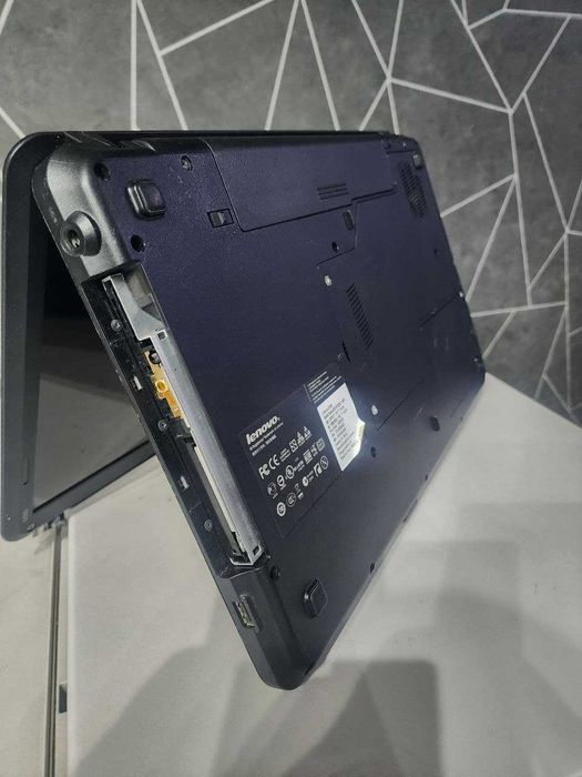 Ноутбук Lenovo G550 на запчасти Экран разбит