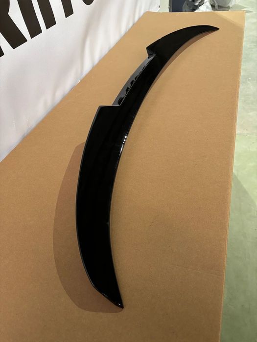 Eleron portbagaj compatibil cu BMW seria 5 F10 M4 style negru lucios