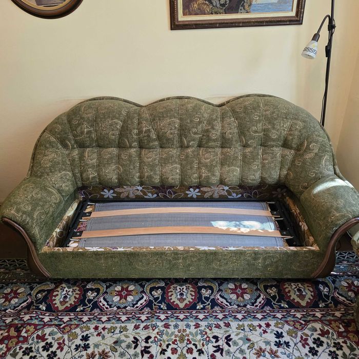 Красива Холна Гарнитура: 1 Диван + 2 кресла + 2 табуретки