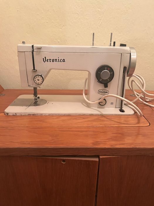 Mașină de cusut Veronica