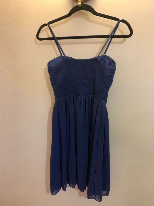 Рокля с пришити камъни