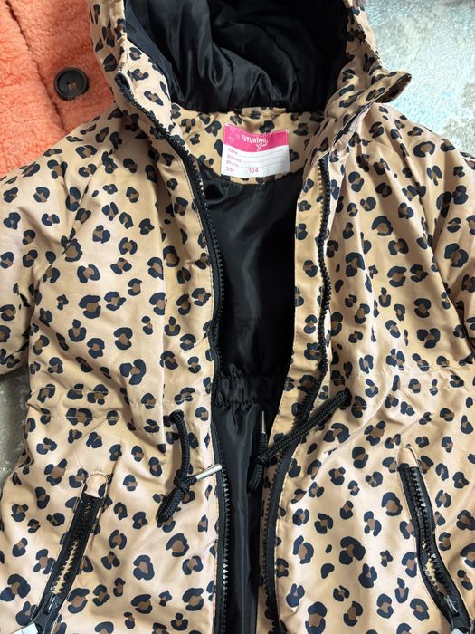 Продам куртки для девочки в идеальном состояний