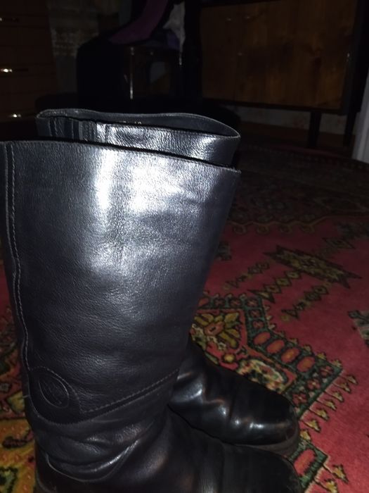 Продам кожаные сапоги.