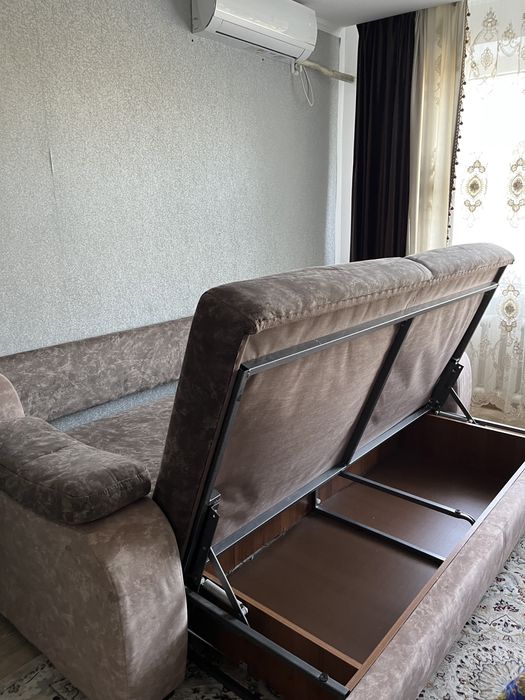 Диван для зала мягкий