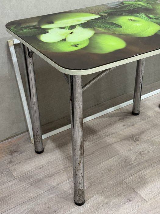 Продам стол стекляный