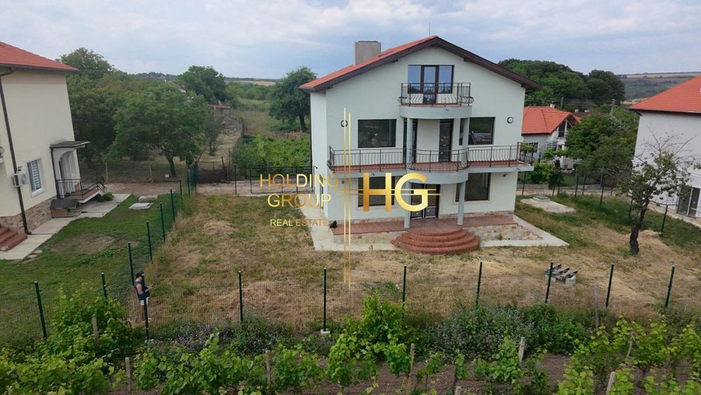 Къща в Варна, област-с.Равна гора площ 245 цена 179000