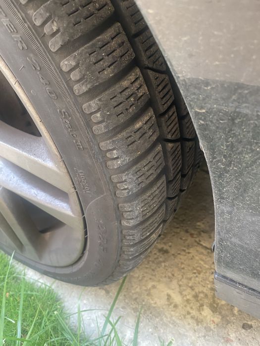 Vind doua anvelope pirelli  225 40 18 si o anvelopa 245 35 18 tot pirelli