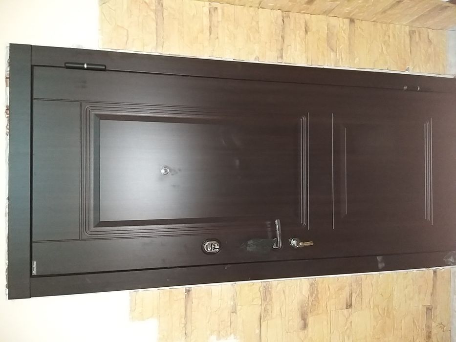 Установка входных дверей