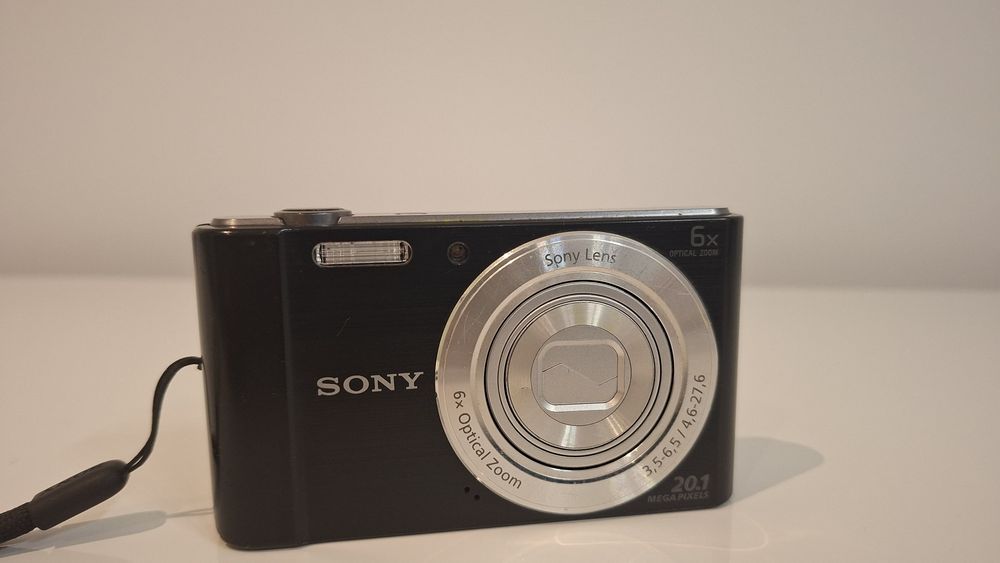 цифров фотоапарат Sony DSC-W810+резервна батерия