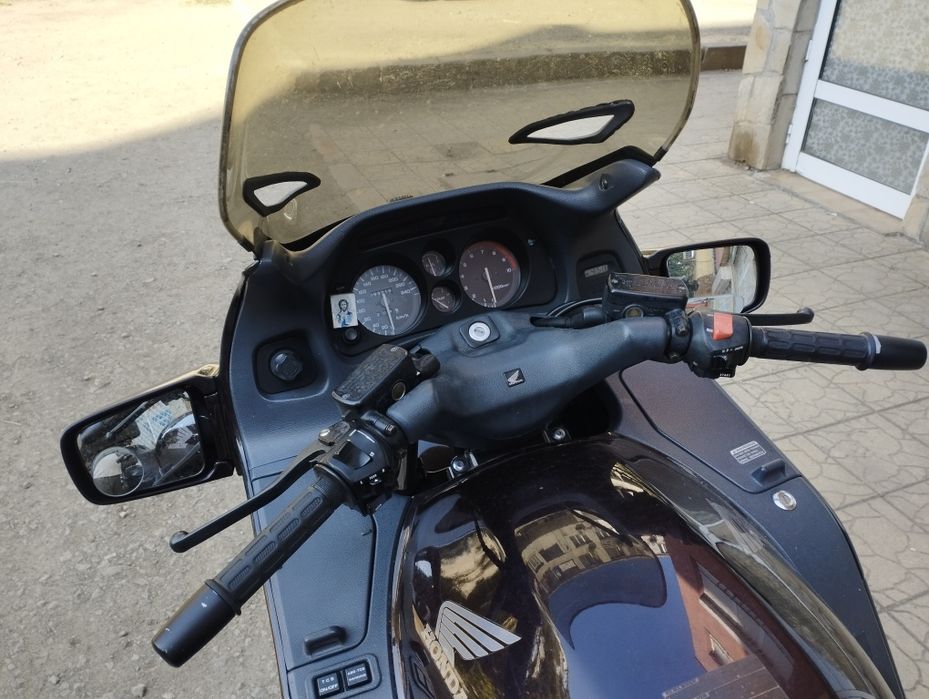 Мотоциклет Honda st1100