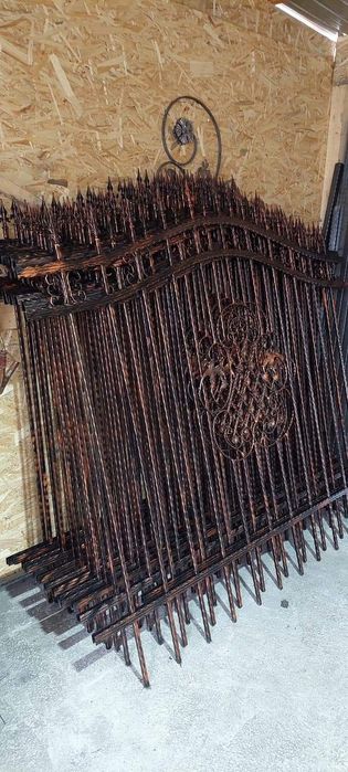 Porți și garduri din fier forjat