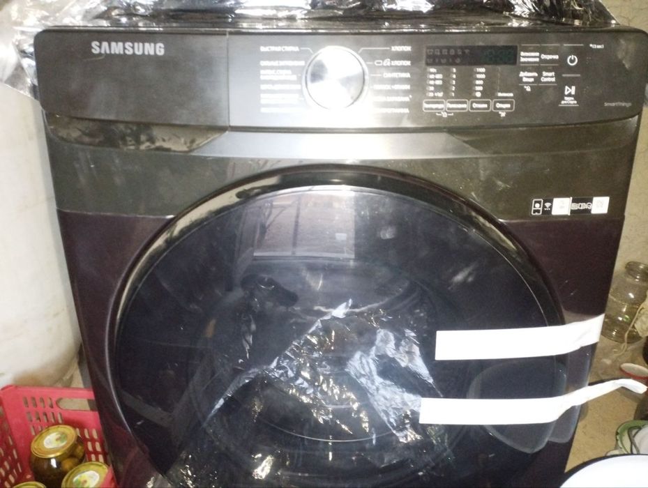 Стиральная машина Samsung WF18T8000GV — это автоматическая фронтальная