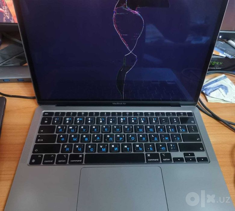MacBook Air M1 8/256 на запчасти или под восстановление