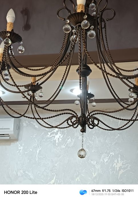 Продаются люстры