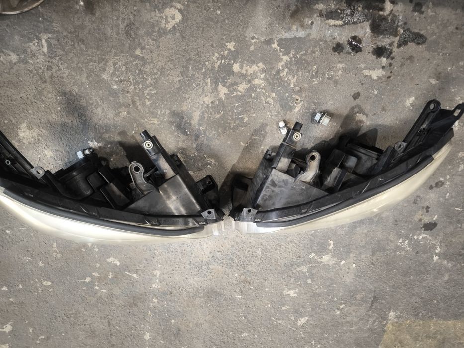 Фарове за Тойота Раф 4 запазени без счупвания