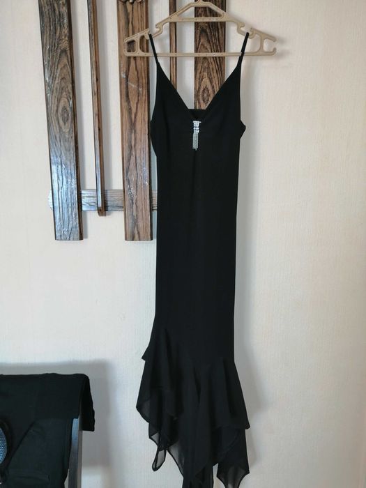 Елегантна рокля с гол гръб