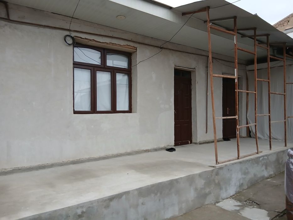 Зангиота туманида 8 сотихли ховли сотилади.