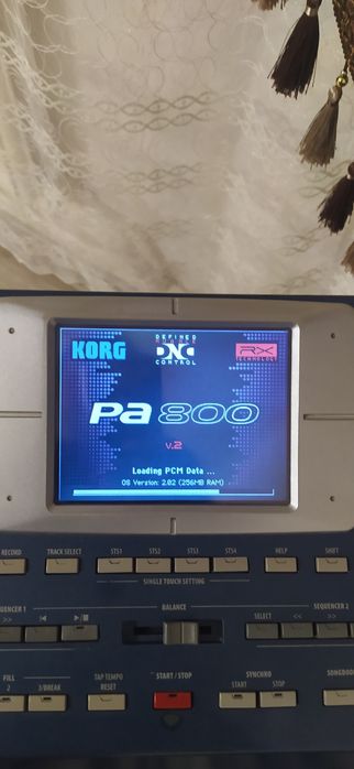 Продам сентезатор корг па 800