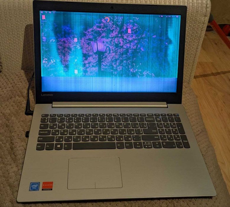 Lenovo IdeaPad 320-15IAP за резервни части или за ремонт.