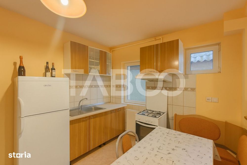 Apartament decomandat de vanzare 3 camere balcon parcare si curte