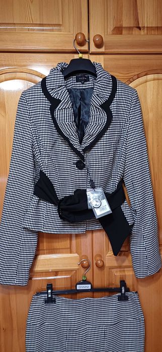 Костюм на SALKIM в "Пипит" с Декорации! НОВ с Етикет!Пролет/Есен/Зима!