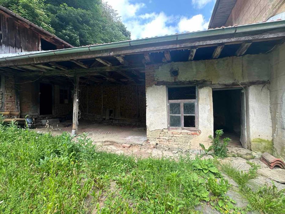 Къща/Вила в кв. Зеленика, с. Бели Осъм, гр. Троян