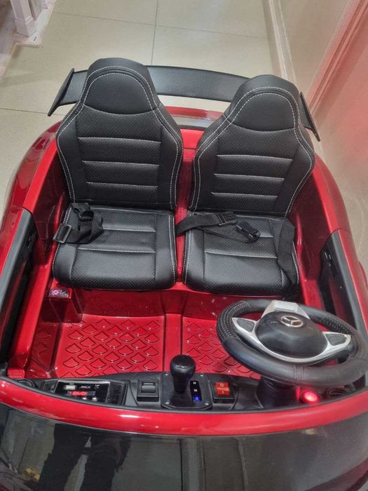 Машинка Mersedes Benz красная