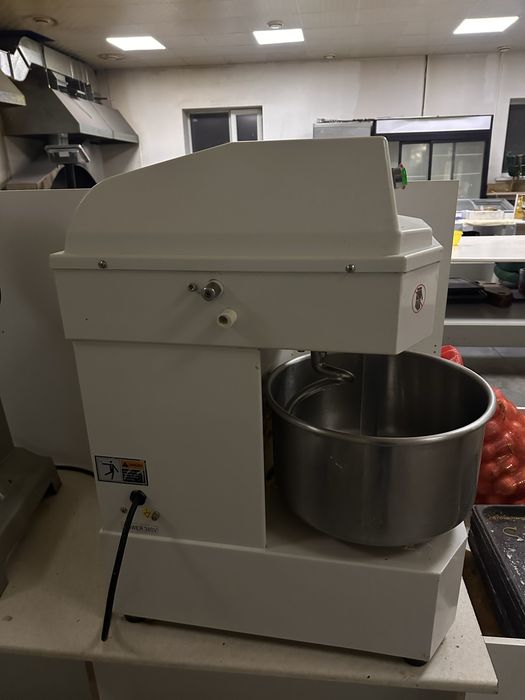 Миксер промышленный. Тестомес