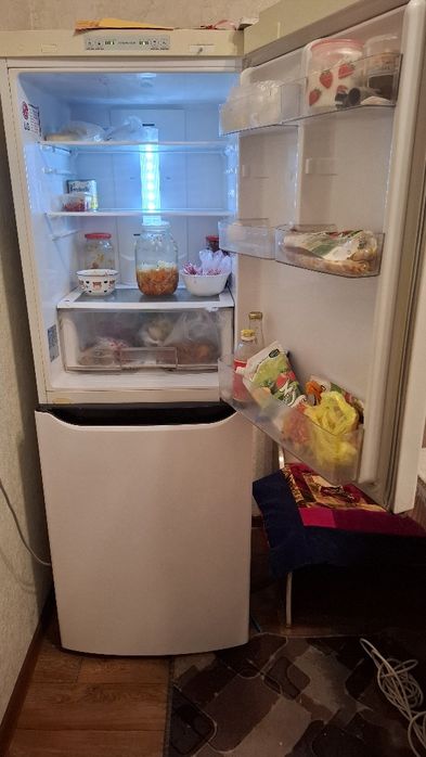 Продам Холодильник LG