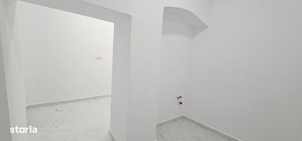 Vand spatiu cu intrare din strada,pretabil cabinete medicale,Pta Cibin