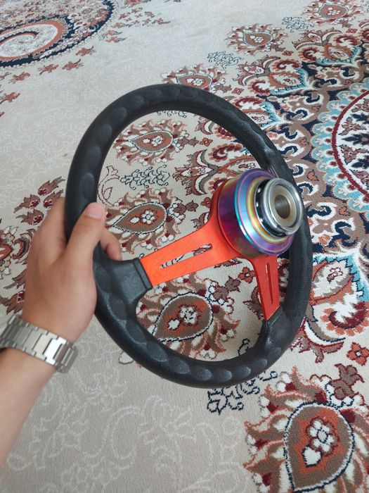 Спортивный руль для автомобиля