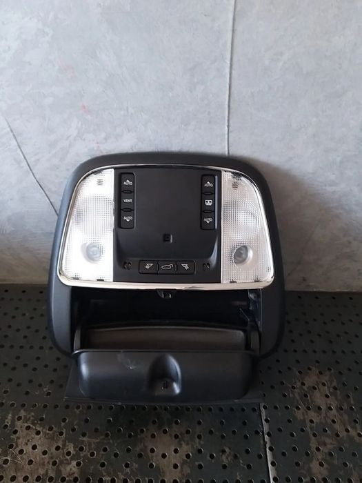 Plafoniera fata suport ochelari jeep grand cherokee 4 wk wk2 p68146915ab